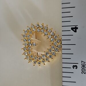 Jennifer Moore Gold Heart Genuine Crystal Pin, presented in a gift box